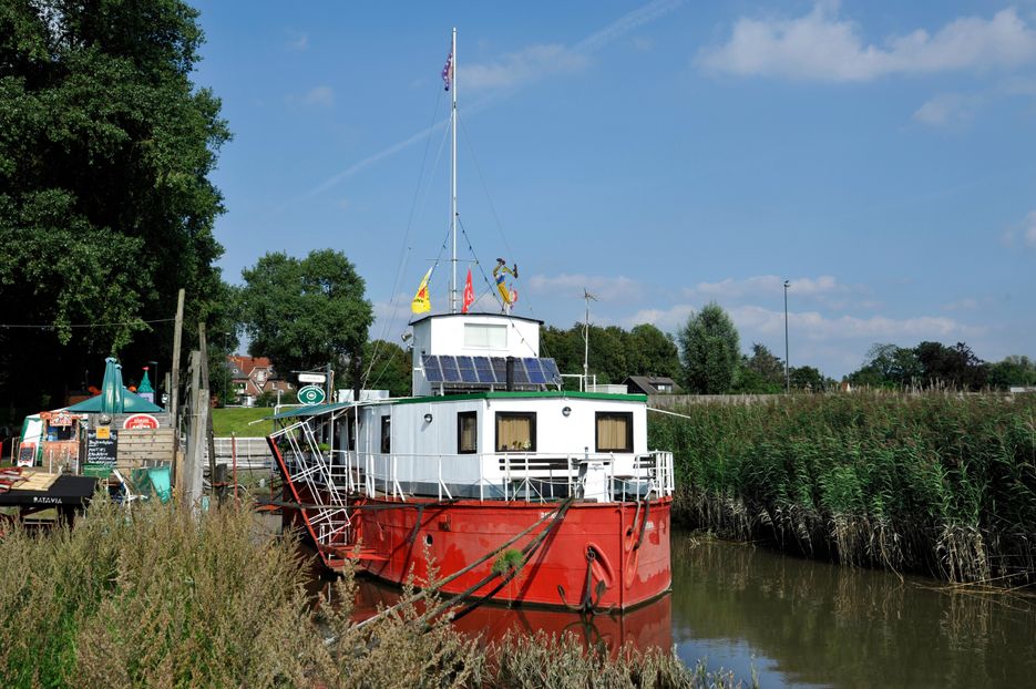 Liegeplatz vom Theaterschiff Batavia. Kreis Pinneberg