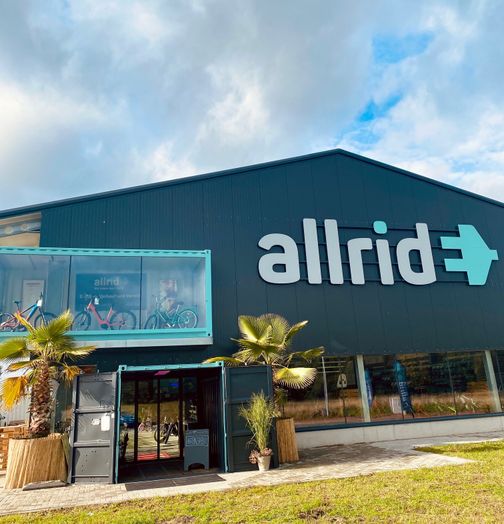 allrid-E in seinem neuen Hallengebäude im Gewerbegebiet Gnutzer Straße 20, Nortorf