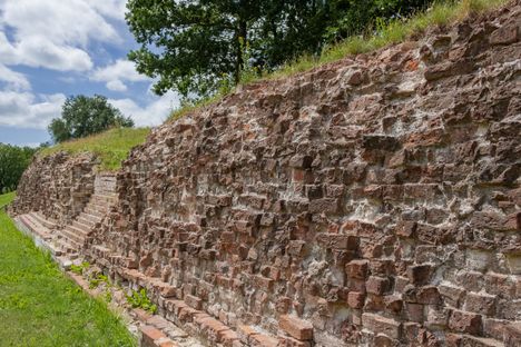 Mauer der ehemaligen Grenzbefestigung Danewerk